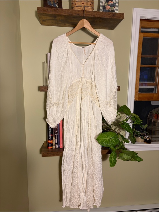 Free People Dresses & Skirts - Free People Ivory Crochet & Lace Paneled Long-Sleeve Maxi Dress